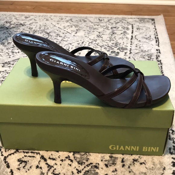 Gianni Bini Brown leather heels. - Picture 3 of 4